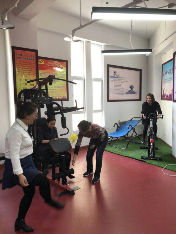 魅力女性、快樂巾幗