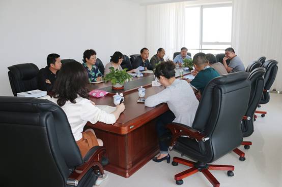 省商務(wù)廳副廳長朱小青協(xié)同西寧海關(guān)、省檢驗檢疫局一行深入企業(yè)就保稅物流中心封關(guān)運(yùn)營