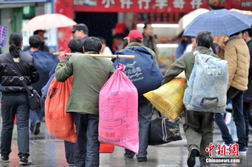 聚焦春節(jié)“恐歸族”：近鄉(xiāng)情怯，恐懼何來？(圖)